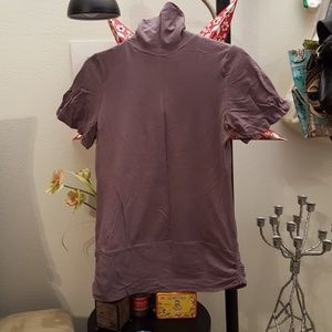 Tunic style short sleeve turtleneck shirt